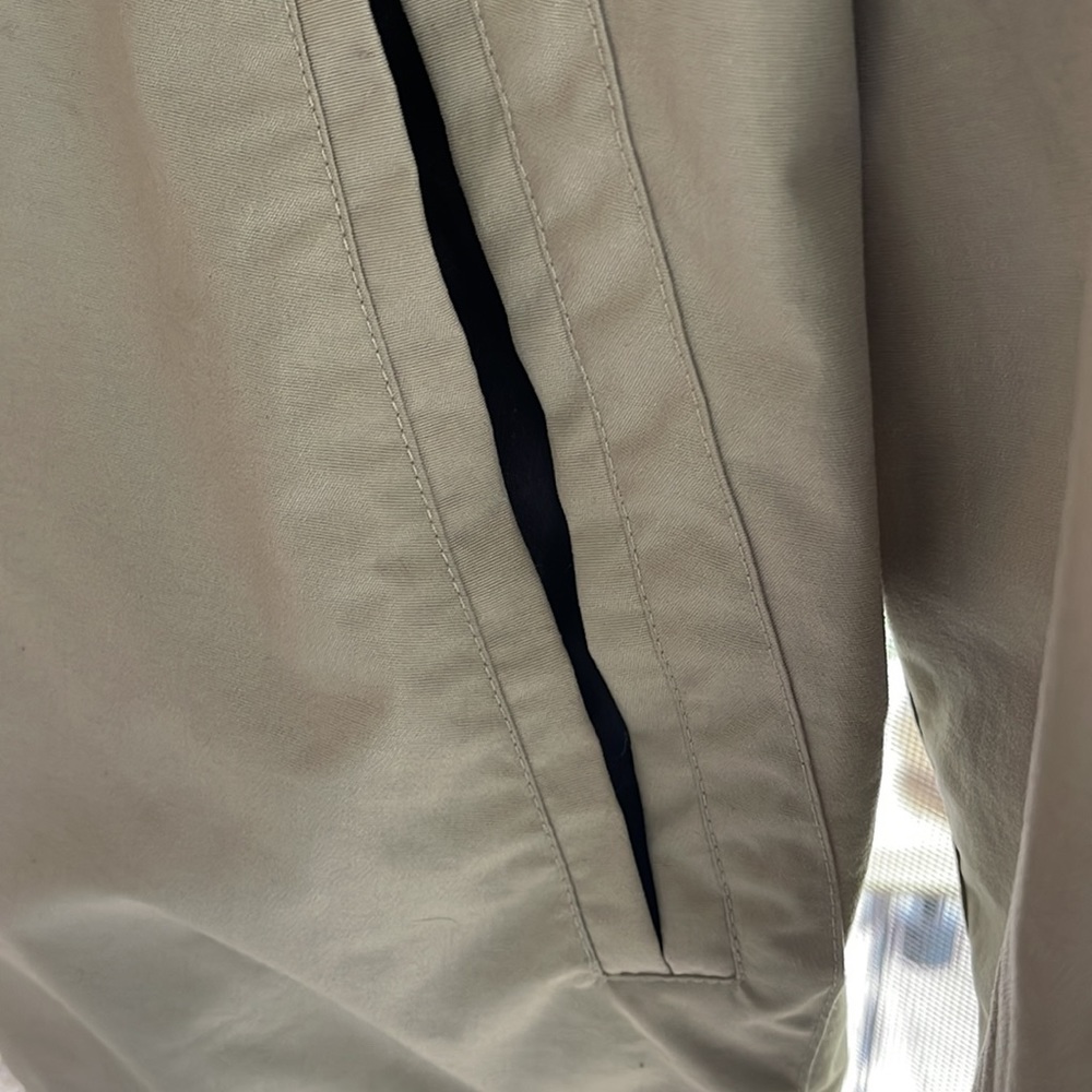 Nice waterproof lightweight - Picture 3 of 8
